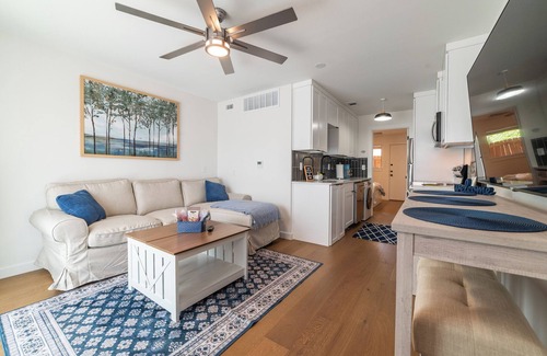 Hancock Apartamento | Amazing NEW Austin Gem – Free Snacks, Wi-fi, Steps to UT, Med Center & Bus Stop
