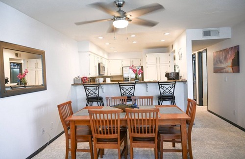 South Mission Beach Condominio | Increíble proximidad a la playa, a la bahía y al parque Belmont con vistas directas al océano.