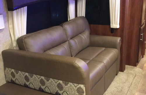 Hollister Casa | Amazing RV trailer in charming Hollister! Large and very roomy!