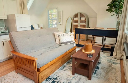 Lake Carolina Casa | Amazing Studio Guesthouse, in beautiful Columbia Lake community suburb.