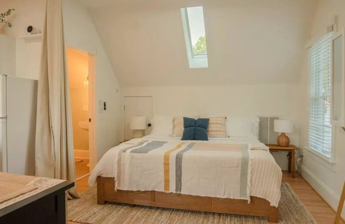 Lake Carolina Casa | Amazing Studio Guesthouse, in beautiful Columbia Lake community suburb.