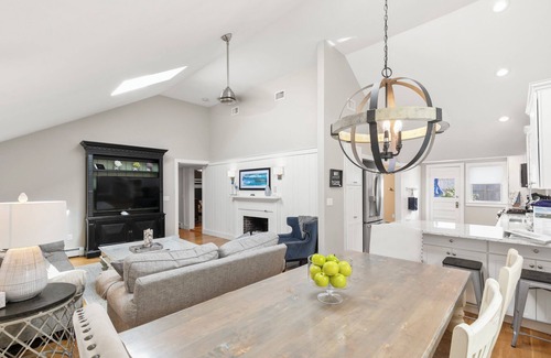 West Hyannisport Casa | Amazing Summer Getaway in sought out neighborhood in W. Hyannisport!