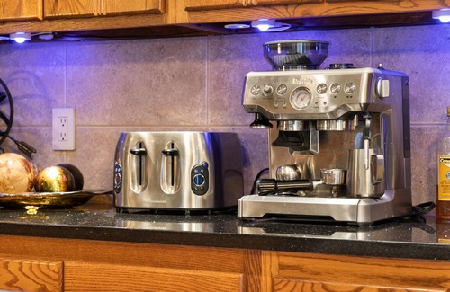 Billings Casa | Vistas increíbles, ruta de senderismo a 50 pies de distancia.