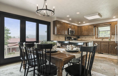 Navarre Otro | Amazing views, hot tub/outdoor fireplace, countryside, farm with calves & goats.