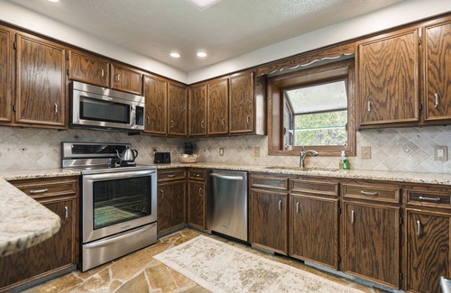 Navarre Otro | Amazing views, hot tub/outdoor fireplace, countryside, farm with calves & goats.