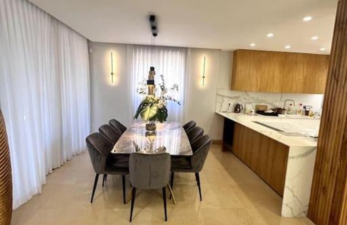 Rishon LeTsiyon Villa | Amazing villa with private pool & garden