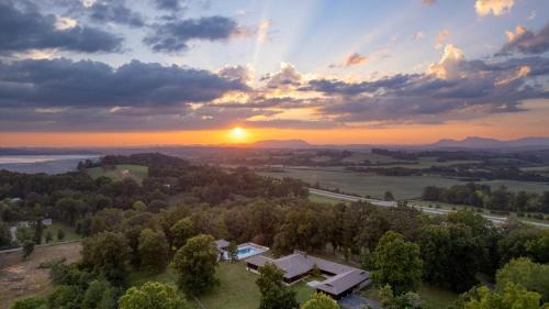 New Market Casa | Amber Refresh by AvantStay Pool and Hot Tub