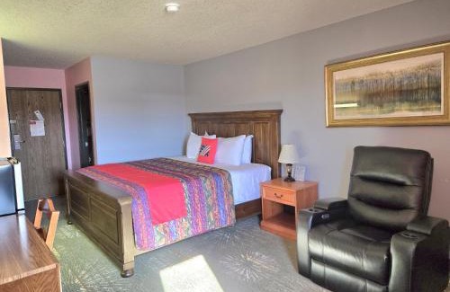 Ozark Hotel | American Inn Ozark