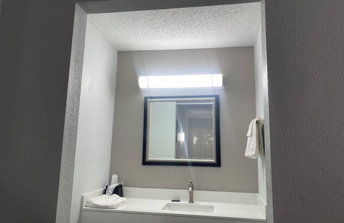 Forest Park Hotel | American Inn & Suites