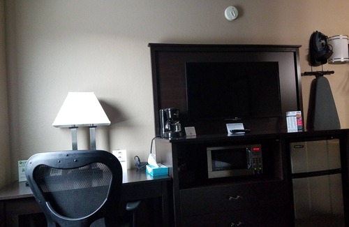 Bismarck Hotel | Americas Best Value Inn & Suites Bismarck