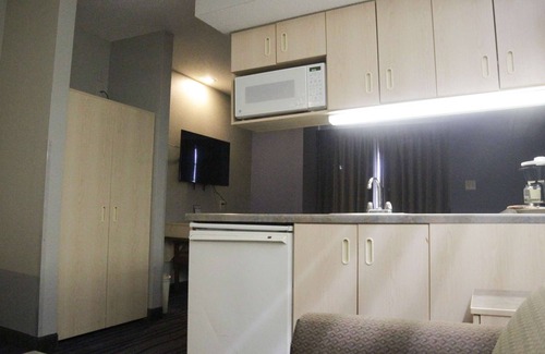 Jackson Hotel | Americas Best Value Inn & Suites Jackson, TN