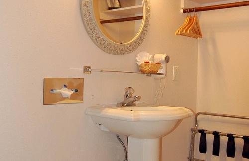 Los Banos Hotel | Americas Best Value Inn Los Banos