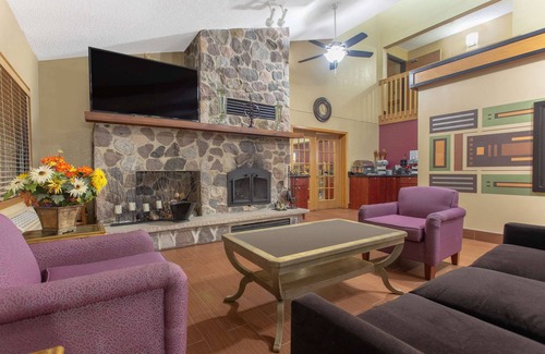 Burlington Hotel | AmericInn by Wyndham Burlington