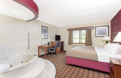 Burlington Hotel | AmericInn by Wyndham Burlington