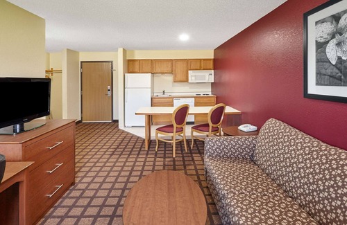 Burlington Hotel | AmericInn by Wyndham Burlington