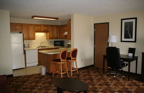 Elkhorn Hotel | AmericInn by Wyndham Elkhorn Near Lake Geneva