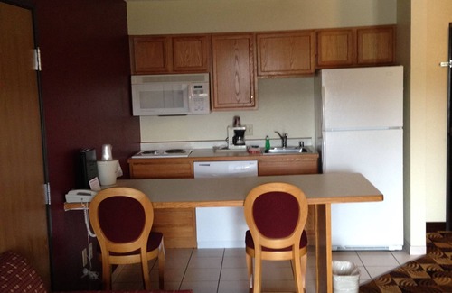 Elkhorn Hotel | AmericInn by Wyndham Elkhorn Near Lake Geneva