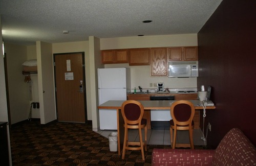 Elkhorn Hotel | AmericInn by Wyndham Elkhorn Near Lake Geneva