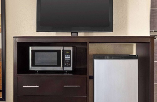 La Crosse Hotel | AmericInn by Wyndham La Crosse Riverfront-Conference Center