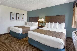 Menominee Hotel | AmericInn by Wyndham Menominee