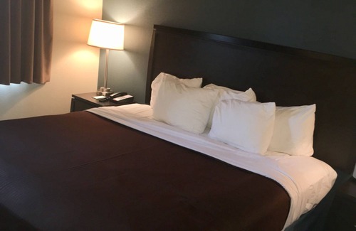 Monmouth Hotel | AmericInn by Wyndham Monmouth