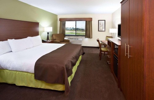 Osage Hotel | AmericInn by Wyndham Osage