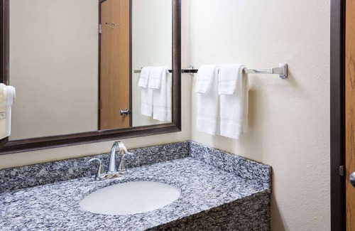 St. Cloud Hotel | AmericInn by Wyndham Sartell