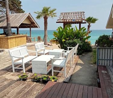 Maret Complejo | Amity Beach Resort