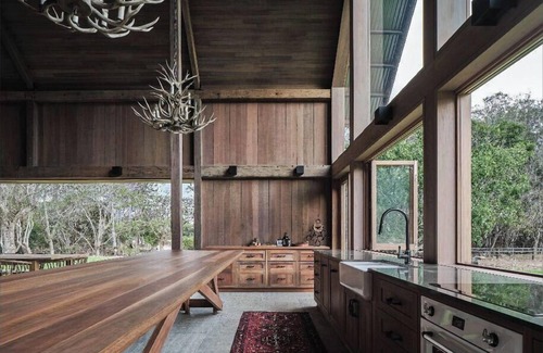 Pullen Vale Casa | An American Barn meets an Australian shed.