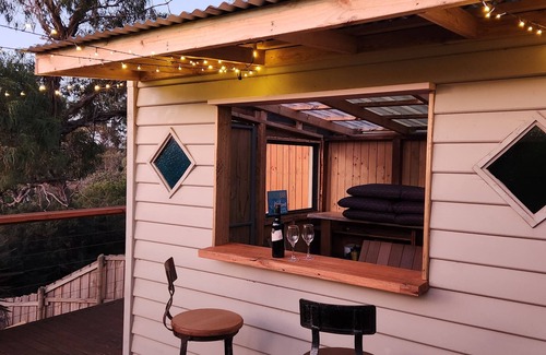 Loch Sport Casa | An entertainer's paradise featuring deck and bar. Relaxed Home, Amazing Views.