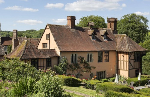 Tollard Royal Casa | Alojarse en esta casa extraordinaria e histórica de grado II * es una experiencia única.