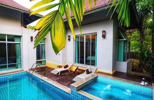 Na Chom Thian Villa | AnB Pool Villa 2BR Red in Pattaya