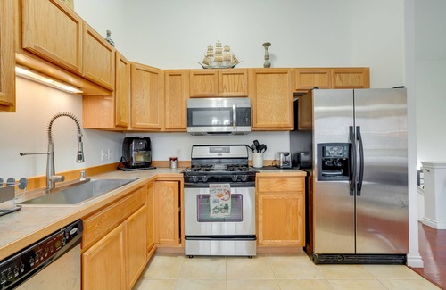 Campbell Park Condominio | Anchorage Condo w/ Mountain View: 6 Mi to Downtown