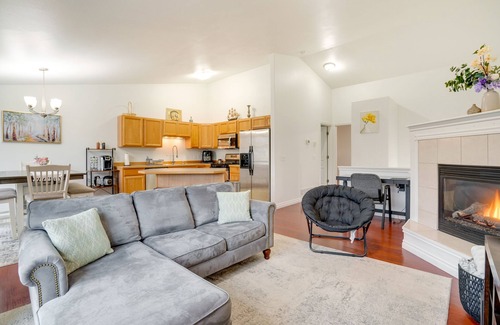 Campbell Park Condominio | Anchorage Condo w/ Mountain View: 6 Mi to Downtown