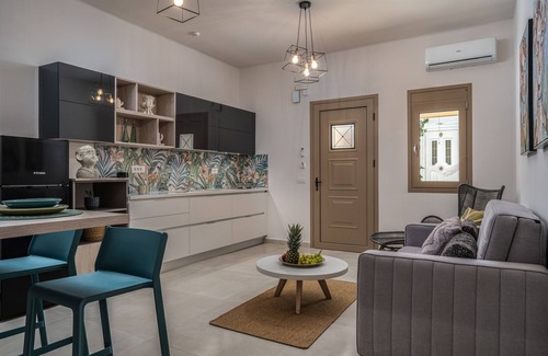 Zakynthos Apartamento | Andy & Hari's Elegant Town Studios