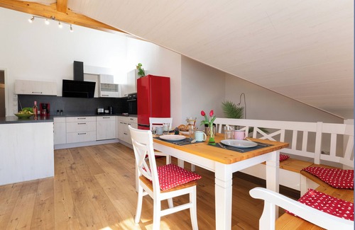 Germaringen Apartamento | Anemone vacation apartment - 4 rooms, large balcony & alpine flair