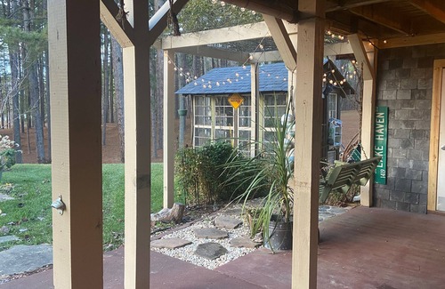 Henderson Apartamento | Angler's Den~Kerr Lake Life! Lake Front, Kayaks & Boat Dock