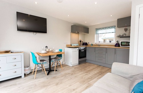 Gatehouse-of-Fleet Cabaña | Annabelles Den - a pod that sleeps 2 guests in 1 bedroom