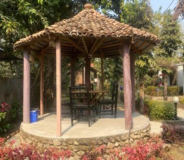 Sauraha Hotel | Annapurna View Lodge