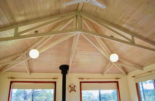 Victor Harbor Casa | Annie's Balquhidder Cottage