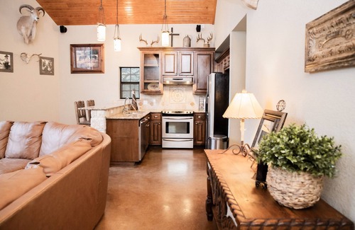 San Saba Casa | ANTLER OAKS CABIN