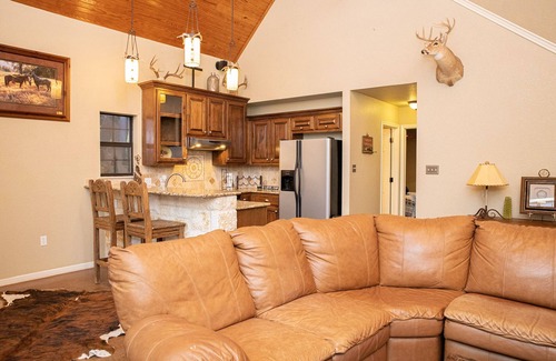 San Saba Casa | ANTLER OAKS CABIN