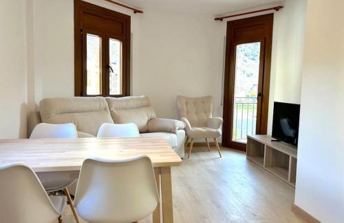Esterri D'Aneu Apartamento | Apartament modern i cèntric Esterri by RURAL D'ÀNEU