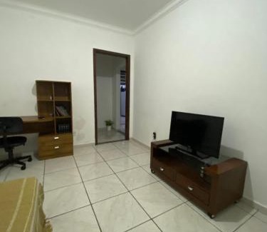 Veneza Apartamento | Apartamento inteiro 02 quartos, no térreo - hospeda confortavelmente até 6 pessoas - Ipatinga -MG