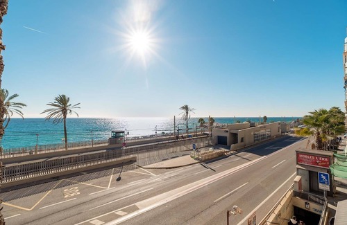 Vilassar de Mar Apartamento | Apartamento Vistamar a 25km BCN con vistas al mar, terraza, balcón, aire acondicionado y Wi-Fi