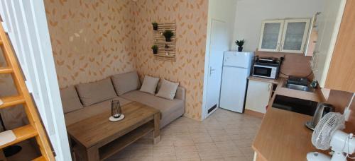 Kraluv Dvur Apartamento | Apartmán v Královském Údolí s předzahrádkou