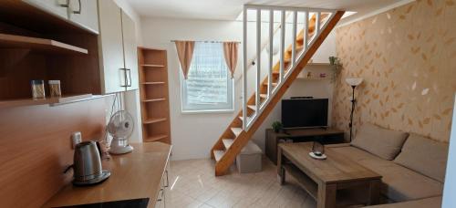 Kraluv Dvur Apartamento | Apartmán v Královském Údolí s předzahrádkou