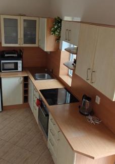 Kraluv Dvur Apartamento | Apartmán v Královském Údolí s předzahrádkou