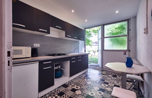 Saint-Geoire-en-Valdaine Apartamento | Apartamento 'Gîte Du Château St Geoire Véronique' con jardín compartido