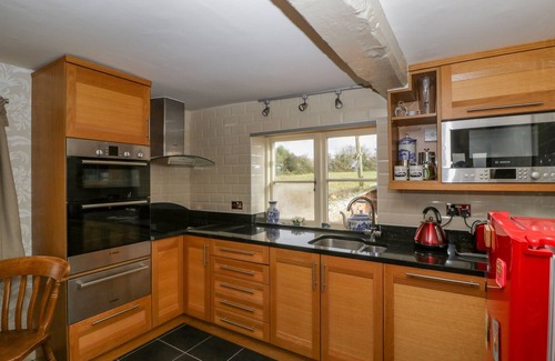 Saint Owens Cross Cabaña | APARTMENT 2 - PENGETHLEY MANOR, pet friendly, with pool in Peterstow